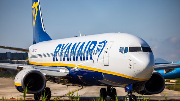 Man nearly sucked out of window mid-air on Ryanair plane, passengers say