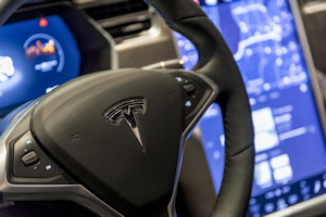 Tesla crash that killed a woman under US federal investigation